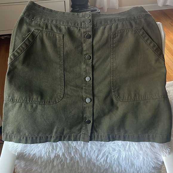 Banana‎ Republic Army Green Mini Skirt Size 4 - Picture 1 of 4